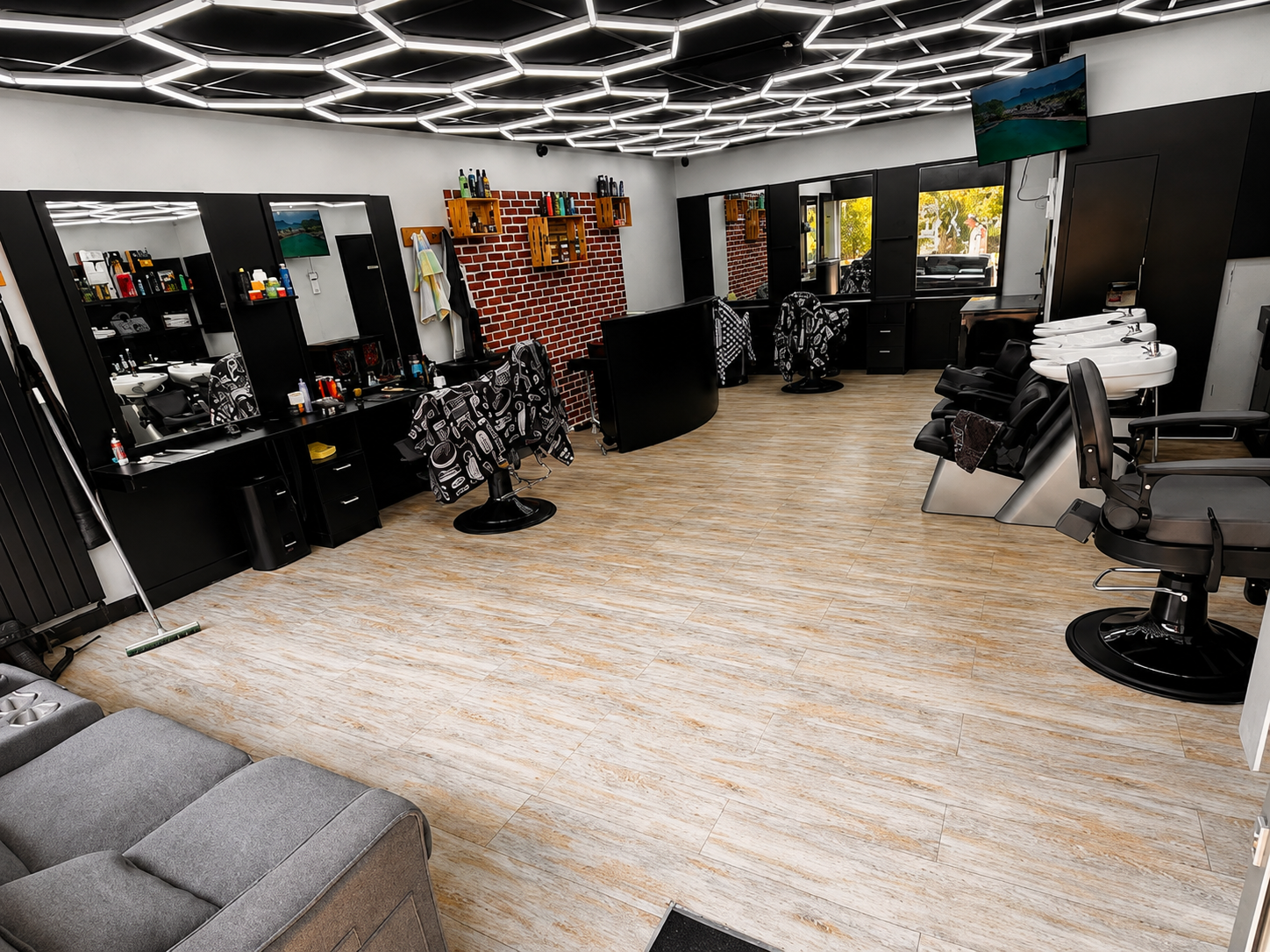 Intérieur moderne et climatisé de F&S Coiffure
