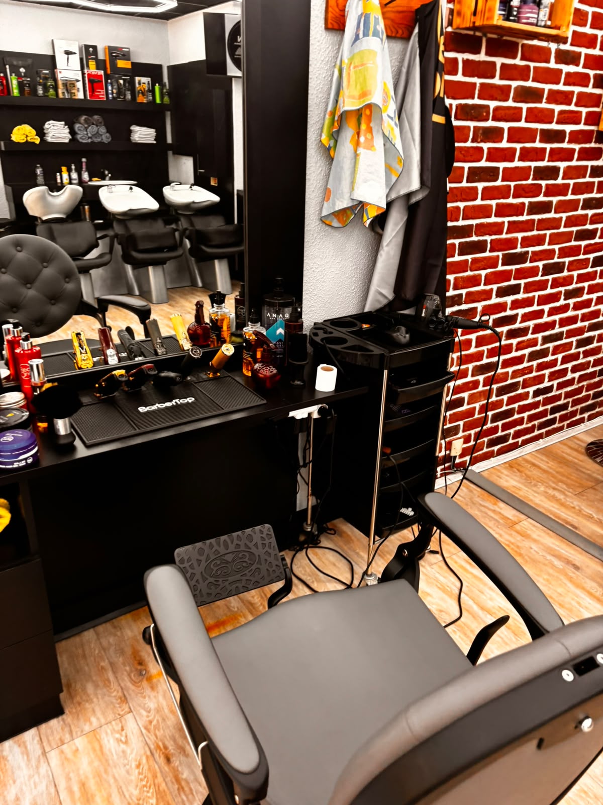 Postes de coupe modernes de F&S Coiffure
