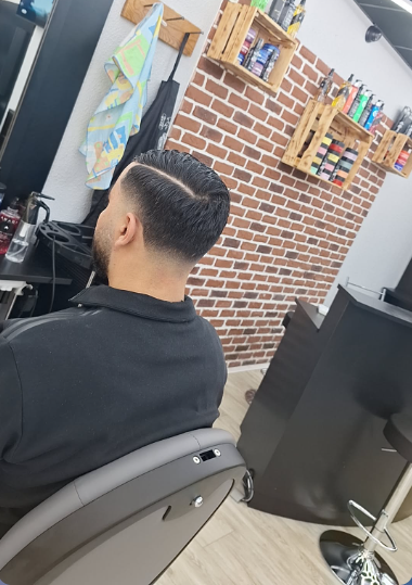 Coupe homme moderne chez F&S Coiffure